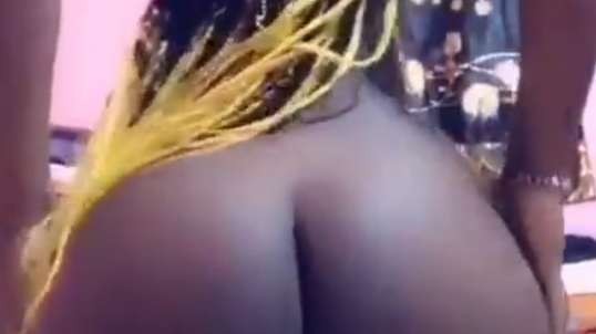 Ivorien Laetitia Mallet en direct  au Burkina faso porno